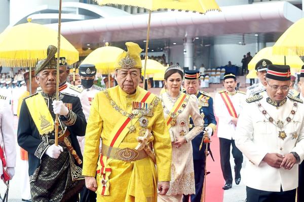 To the royal rostrum: Sultan Sharafuddin and Tengku Permaisuri Norashikin on their way to open the state assembly meeting in Shah Alam. On the right is Selangor Mentri Besar Amirudin Shari. — KK SHAM/The Star