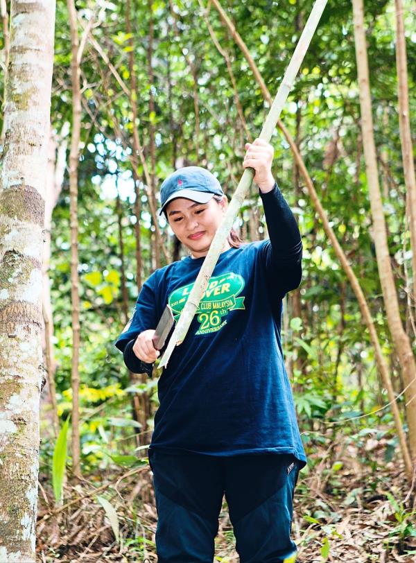 When trimming or chopping bamboo, always chop away from you.