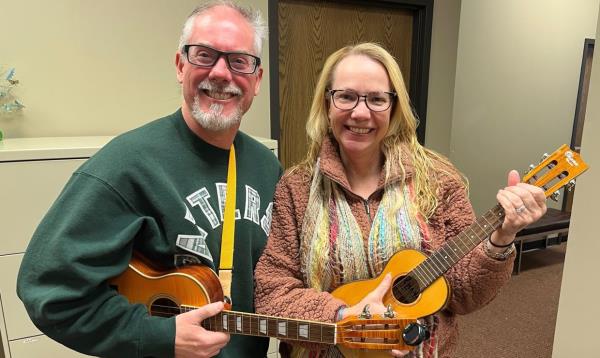 Lilly (left) and Snow, now married, met after joining a Naperville ukulele group, which gathers to play o<em></em>nce a weekly and performs publicly. — JEFF VORVA/Chicago Tribune/TNS