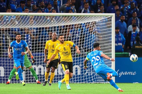 Al Hilal’s Salem al-Dawsari shoots but fails to score against Iran’s Sepahan FC at the Kingdom Arena Stadium in Riyadh on Feb 22. — AFP