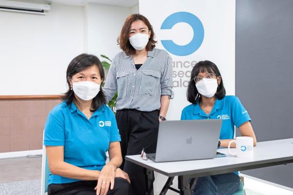 Ho with two members of the Cancer Research Malaysia team. Photo: Dr Ho Weang Kee