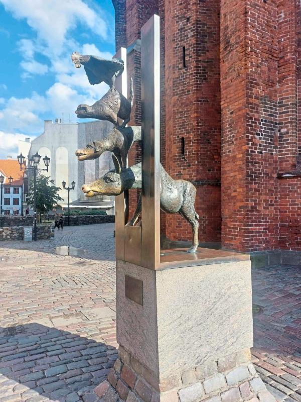 Riga's version of the Town Musicians Of Bremen, singing through the iron curtain for freedom from communism.